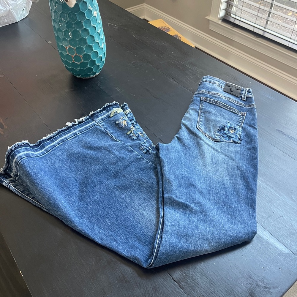 L&B Distressed Bohemian Bell bottom Blue Jeans with Floral Embroidery - Picture 4 of 8